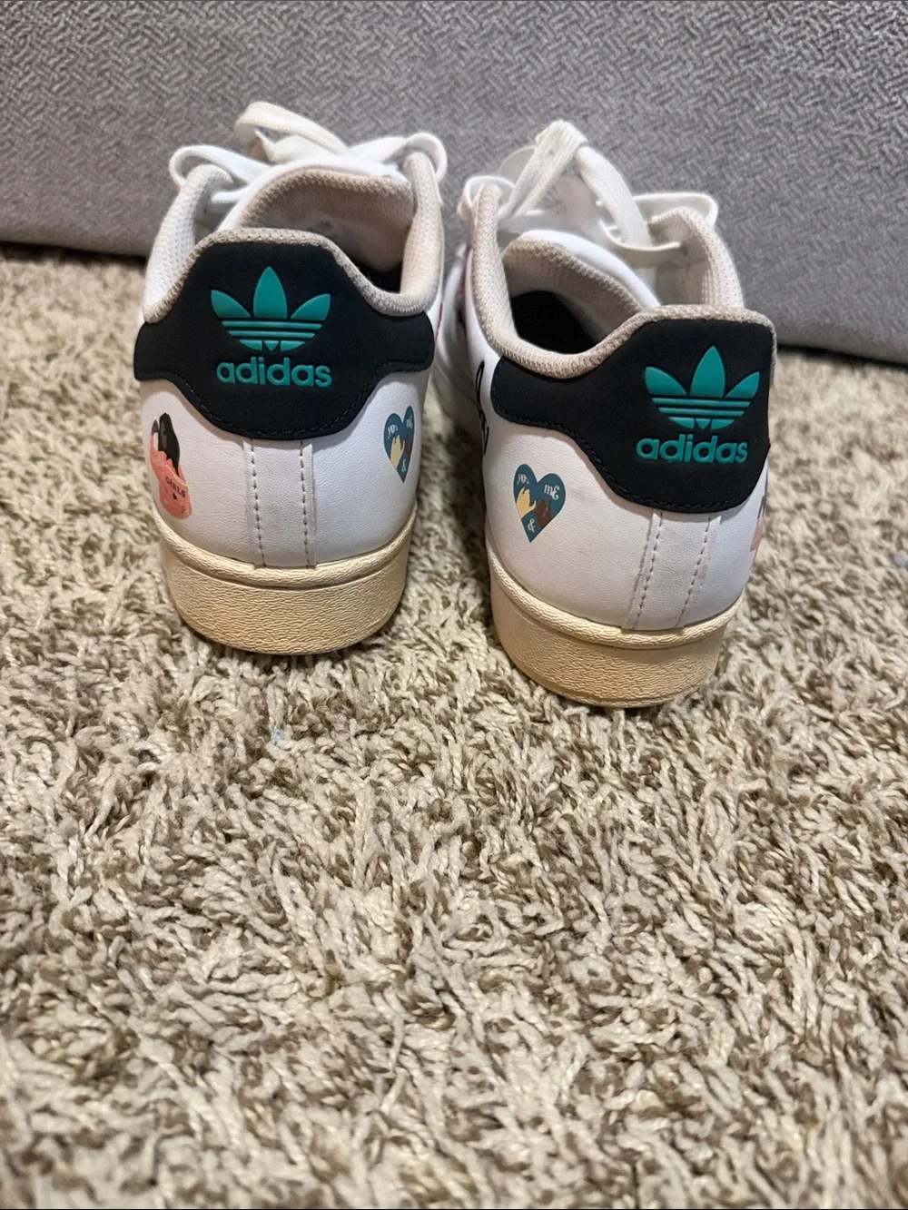 adidas White Low-Top Sneakers with Green Logo and Black Heel